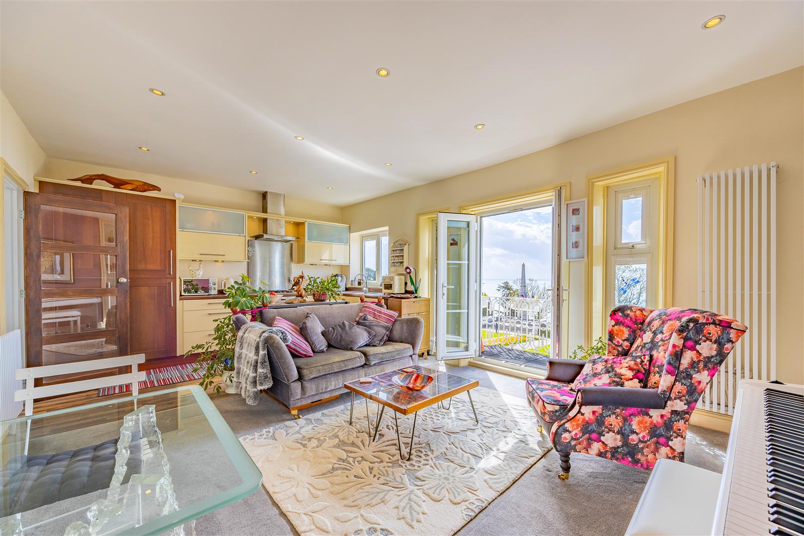 Kitchen/Lounge